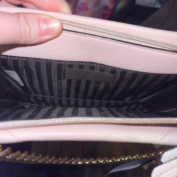 Victoria’s Secret Blush Quilted Gold Chain Crossbody Bag - Picture 3 of 6